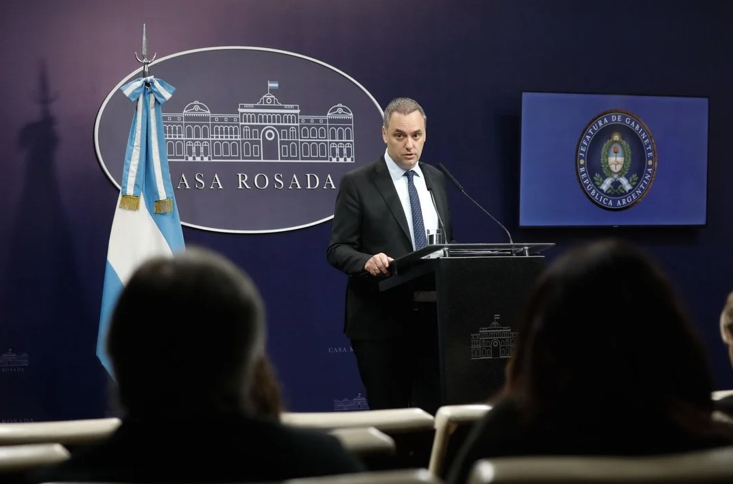 adorni-jefe-de-gabinete-conferencia-de-prensa-69fa6908e82bf